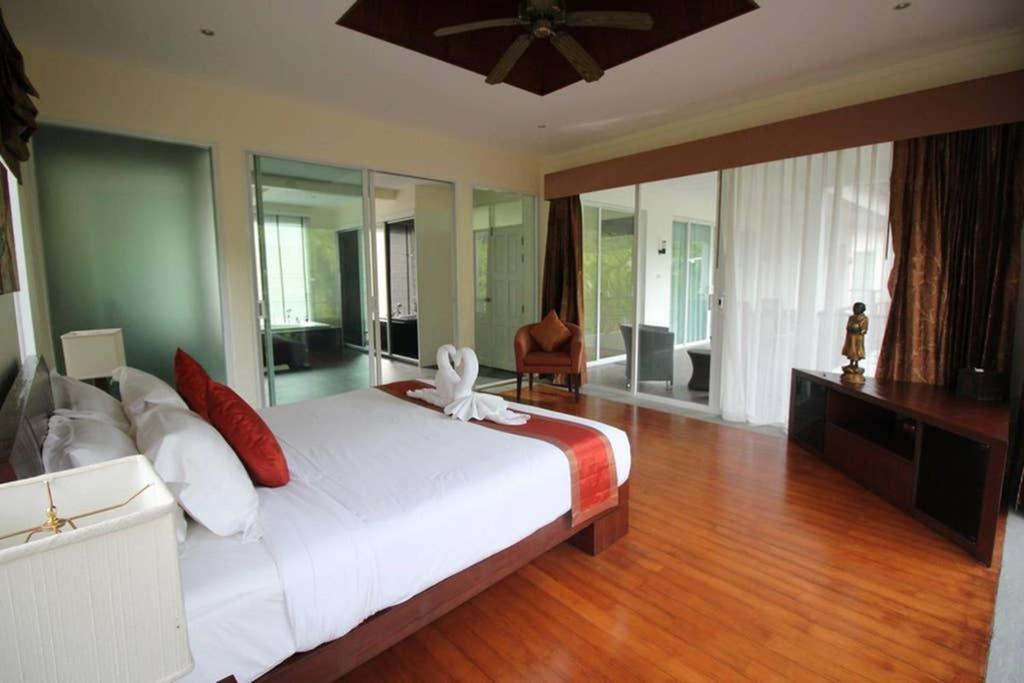 4 Bedroom Villa Kamala Beach Phuket エクステリア 写真