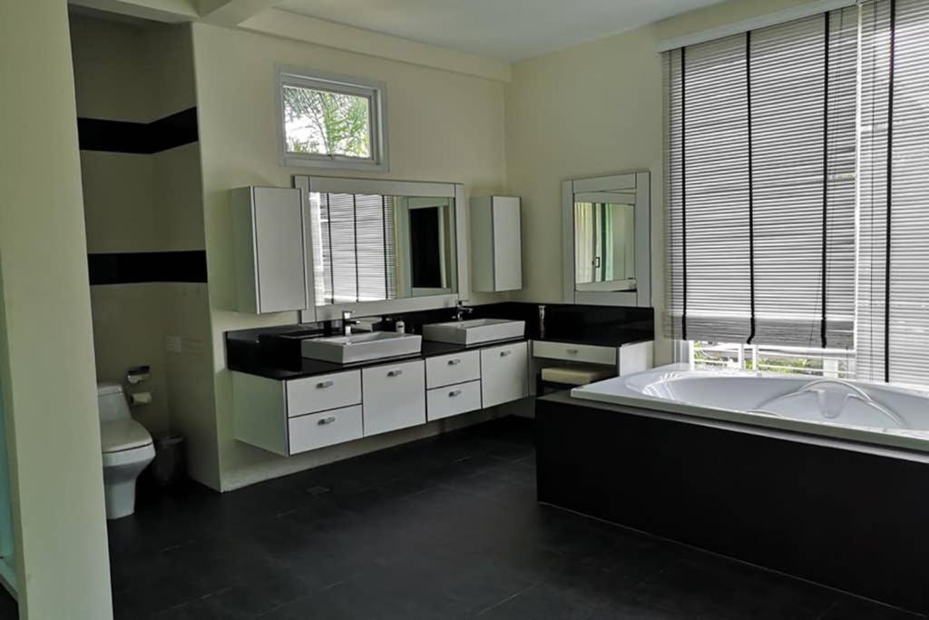 4 Bedroom Villa Kamala Beach Phuket エクステリア 写真