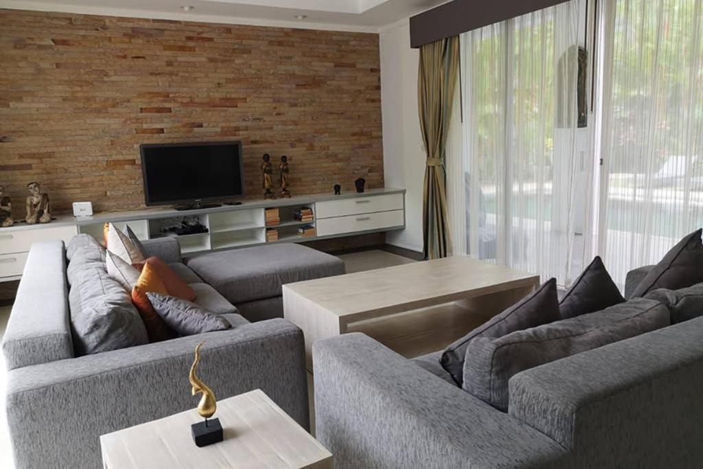 4 Bedroom Villa Kamala Beach Phuket エクステリア 写真